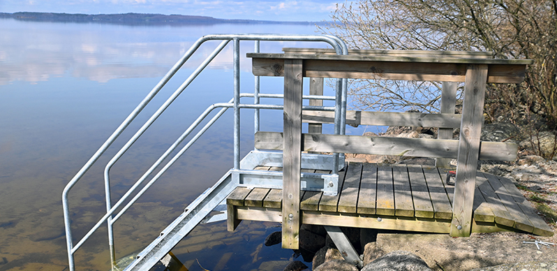 Ny badtrappa på Strandängens badplats