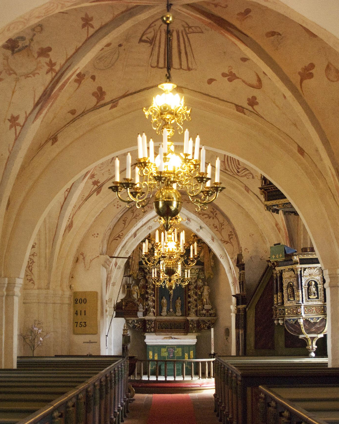 Gualövs kyrka, interiör